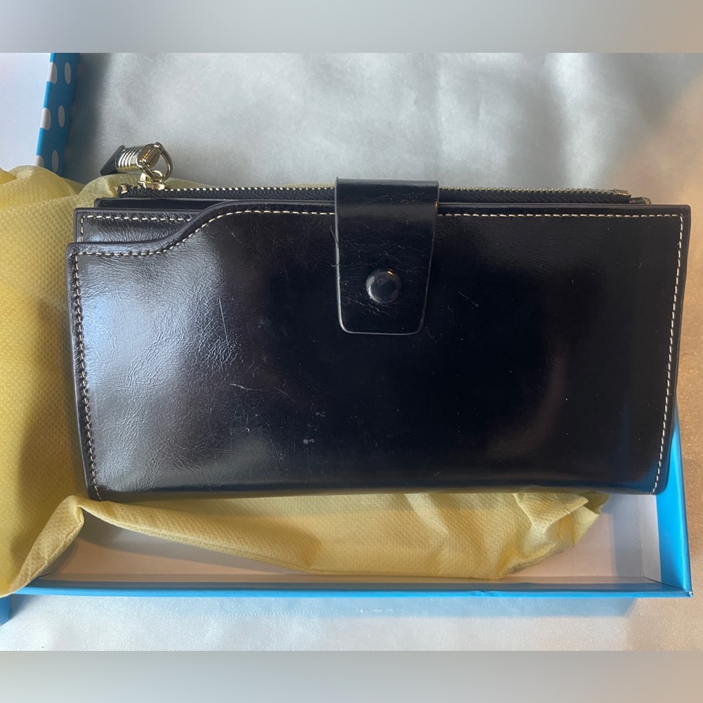 Woman’s Genuine Leather wallet.RFID protection.Multi card holder w/phone storage